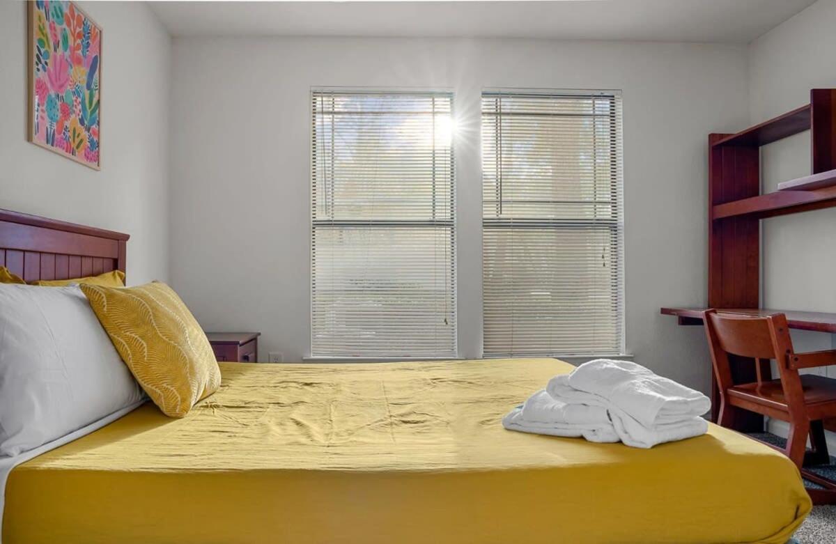 Budget Friendly Sleeps 8 Discounts Available Apartment Tampa Luaran gambar